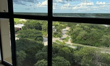 PENTHOUSE EN VENTA CON VISTA AL CAMPO DE GOLF, YUCATAN COUNTRY CLUB