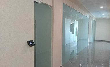 VENTA O RENTA DE LOCAL EN AZUNA, CENTRO MEDICO Y DE NEGOCIOS, CANCUN, Q.ROO.