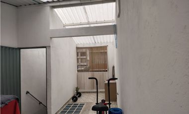 SE VENDE CASA  B/ VALLADOLID - MONTERREY - JOR2