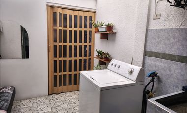 SE VENDE CASA  B/ VALLADOLID - MONTERREY - JOR2