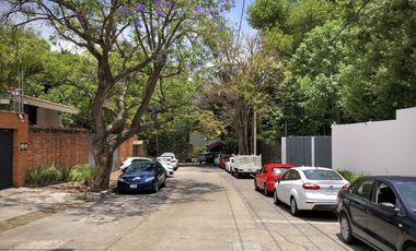 Country Club, gran lujo, 3 recámaras, 5 autos, tiene una casa extra de 2 recámaras en el jardín