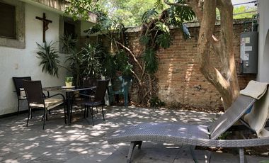 Country Club, gran lujo, 3 recámaras, 5 autos, tiene una casa extra de 2 recámaras en el jardín