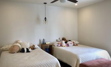 Country Club, gran lujo, 3 recámaras, 5 autos, tiene una casa extra de 2 recámaras en el jardín