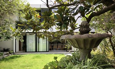 Country Club, gran lujo, 3 recámaras, 5 autos, tiene una casa extra de 2 recámaras en el jardín