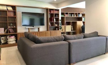 Country Club, gran lujo, 3 recámaras, 5 autos, tiene una casa extra de 2 recámaras en el jardín
