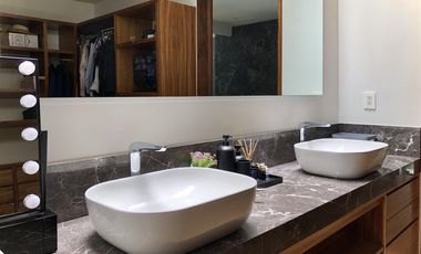 Country Club, gran lujo, 3 recámaras, 5 autos, tiene una casa extra de 2 recámaras en el jardín