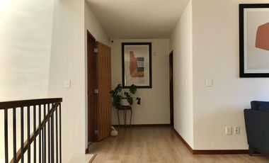 Country Club, gran lujo, 3 recámaras, 5 autos, tiene una casa extra de 2 recámaras en el jardín