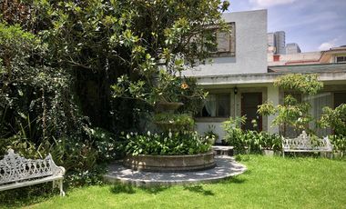 Country Club, gran lujo, 3 recámaras, 5 autos, tiene una casa extra de 2 recámaras en el jardín