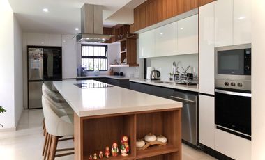 Country Club, gran lujo, 3 recámaras, 5 autos, tiene una casa extra de 2 recámaras en el jardín