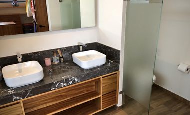 Country Club, gran lujo, 3 recámaras, 5 autos, tiene una casa extra de 2 recámaras en el jardín