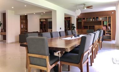 Country Club, gran lujo, 3 recámaras, 5 autos, tiene una casa extra de 2 recámaras en el jardín