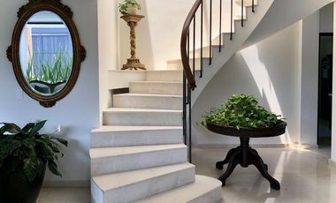 Country Club, gran lujo, 3 recámaras, 5 autos, tiene una casa extra de 2 recámaras en el jardín