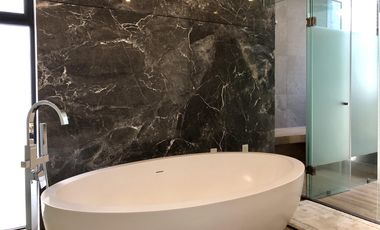 Country Club, gran lujo, 3 recámaras, 5 autos, tiene una casa extra de 2 recámaras en el jardín