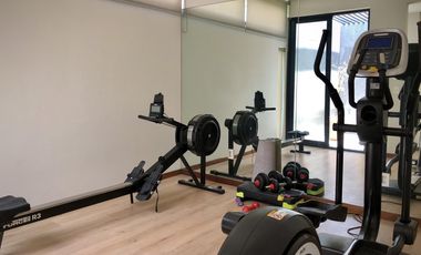 Country Club, gran lujo, 3 recámaras, 5 autos, tiene una casa extra de 2 recámaras en el jardín