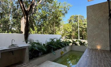 VILLA EN VENTA  EN PLAYA DEL CARMEN 5 RECAMARAS  CON  CANCHA DE PÁDEL Y TENIS.