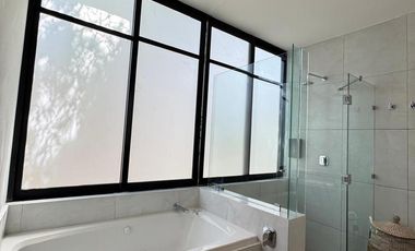 VILLA EN VENTA  EN PLAYA DEL CARMEN 5 RECAMARAS  CON  CANCHA DE PÁDEL Y TENIS.