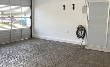 CASA CON ALBERCA Y PANELES EN VENTA EN PUNTA TIBURON