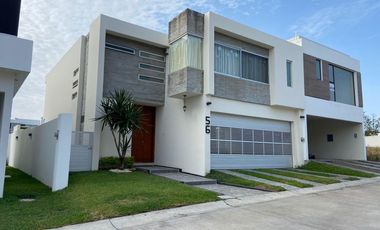 CASA CON ALBERCA Y PANELES EN VENTA EN PUNTA TIBURON