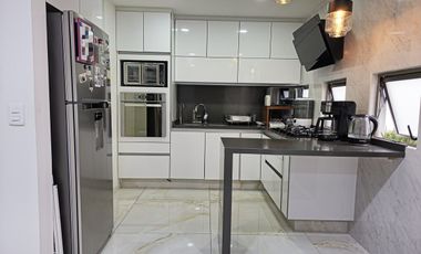 PRECIOSA TOWNHOUSE EN VENTA EN SAN PEDRO DE LOS PINOS
