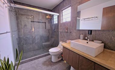 PRECIOSA TOWNHOUSE EN VENTA EN SAN PEDRO DE LOS PINOS
