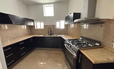 Casa en Renta en Bosque Real Fraccionamiento Loma Real (m2c400)