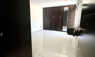 Casa en venta dentro de Coto Abeto, Fraccionamiento Los Olivos, Tlaquepaque, Jal