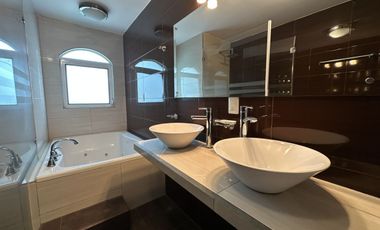 CASA EN VENTA COMO TERRENO IDEAL PARA REMODELAR O EDIFICIO, ESPALDAS DE GALERIAS