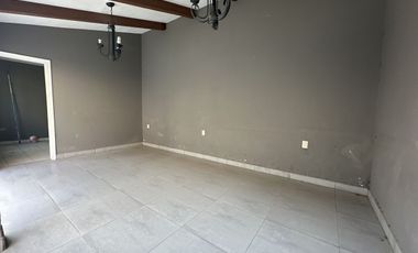 CASA EN VENTA COMO TERRENO IDEAL PARA REMODELAR O EDIFICIO, ESPALDAS DE GALERIAS
