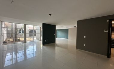 CASA EN VENTA COMO TERRENO IDEAL PARA REMODELAR O EDIFICIO, ESPALDAS DE GALERIAS