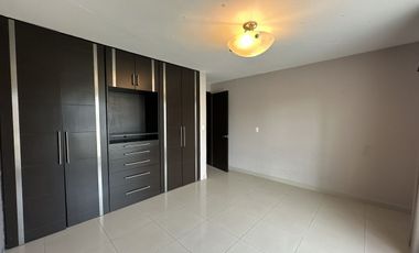 CASA EN VENTA COMO TERRENO IDEAL PARA REMODELAR O EDIFICIO, ESPALDAS DE GALERIAS