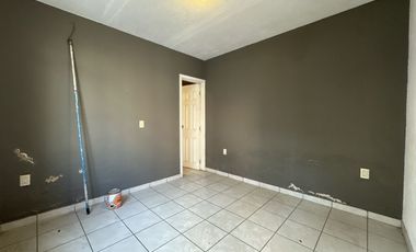 CASA EN VENTA COMO TERRENO IDEAL PARA REMODELAR O EDIFICIO, ESPALDAS DE GALERIAS