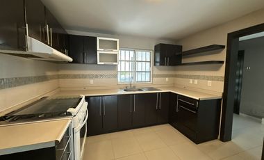 CASA EN VENTA COMO TERRENO IDEAL PARA REMODELAR O EDIFICIO, ESPALDAS DE GALERIAS