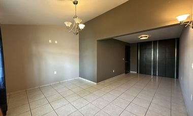 CASA EN VENTA COMO TERRENO IDEAL PARA REMODELAR O EDIFICIO, ESPALDAS DE GALERIAS