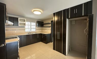 CASA EN VENTA COMO TERRENO IDEAL PARA REMODELAR O EDIFICIO, ESPALDAS DE GALERIAS