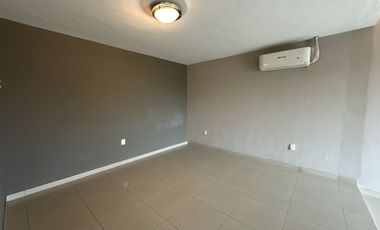 CASA EN VENTA COMO TERRENO IDEAL PARA REMODELAR O EDIFICIO, ESPALDAS DE GALERIAS