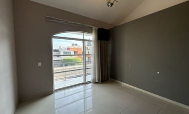 CASA EN VENTA COMO TERRENO IDEAL PARA REMODELAR O EDIFICIO, ESPALDAS DE GALERIAS