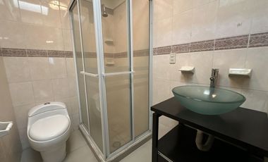 CASA EN VENTA COMO TERRENO IDEAL PARA REMODELAR O EDIFICIO, ESPALDAS DE GALERIAS