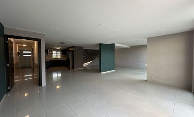 CASA EN VENTA COMO TERRENO IDEAL PARA REMODELAR O EDIFICIO, ESPALDAS DE GALERIAS