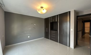 CASA EN VENTA COMO TERRENO IDEAL PARA REMODELAR O EDIFICIO, ESPALDAS DE GALERIAS