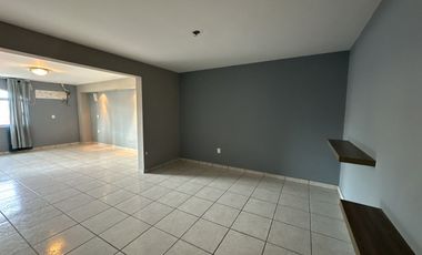 CASA EN VENTA COMO TERRENO IDEAL PARA REMODELAR O EDIFICIO, ESPALDAS DE GALERIAS
