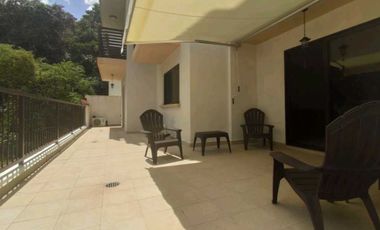 Embassy Village. Espacioso apartamento con amplia Terraza