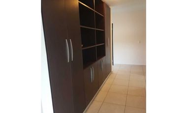 Embassy Village. Espacioso apartamento con amplia Terraza
