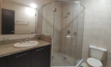 Embassy Village. Espacioso apartamento con amplia Terraza
