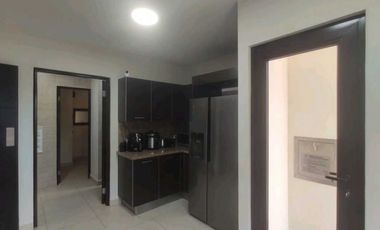 Embassy Village. Espacioso apartamento con amplia Terraza