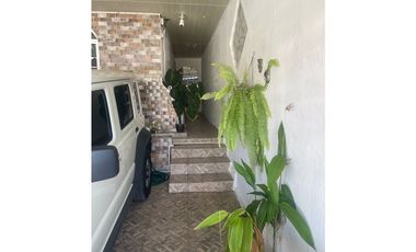 LA CABIMA / URB ALTOS DE LA CALZADA / 225M / 3 HABITACION / TERRAZA
