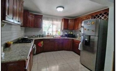 VENDO CASA EN LA CHORRERA ALTOS DEL CAMPO 3R