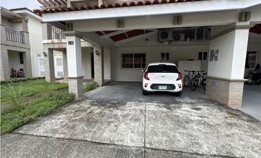 CASA EN VENTA -RESERVAS DE VERSALLES - REMATE BANCARIO