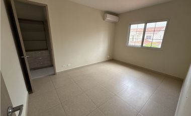 CASA EN VENTA -RESERVAS DE VERSALLES - REMATE BANCARIO