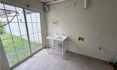 CASA EN VENTA -RESERVAS DE VERSALLES - REMATE BANCARIO