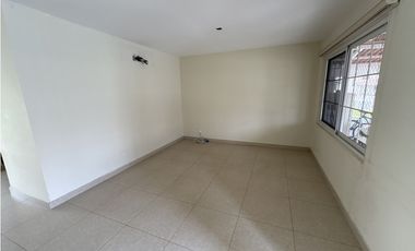 CASA EN VENTA -RESERVAS DE VERSALLES - REMATE BANCARIO